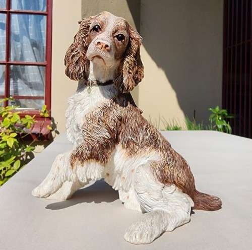 LOVELY COUNTRY ARTISTS ENGLAND SPRINGER SPANIEL RESIN FIGURINE