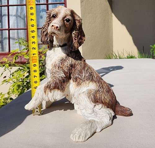LOVELY COUNTRY ARTISTS ENGLAND SPRINGER SPANIEL RESIN FIGURINE