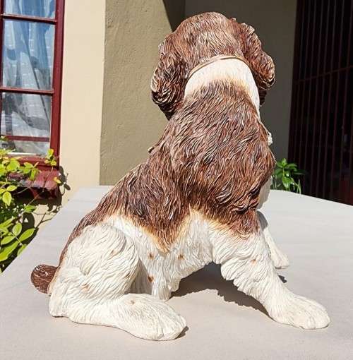 LOVELY COUNTRY ARTISTS ENGLAND SPRINGER SPANIEL RESIN FIGURINE