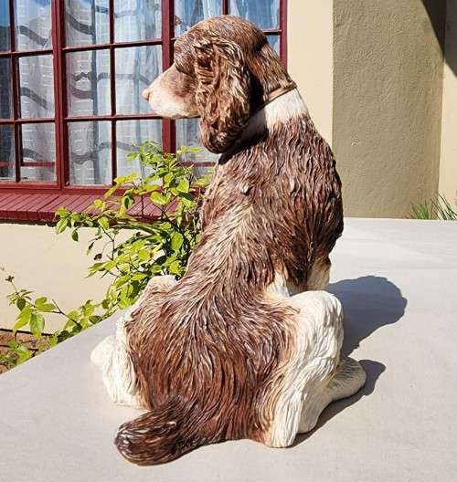 LOVELY COUNTRY ARTISTS ENGLAND SPRINGER SPANIEL RESIN FIGURINE
