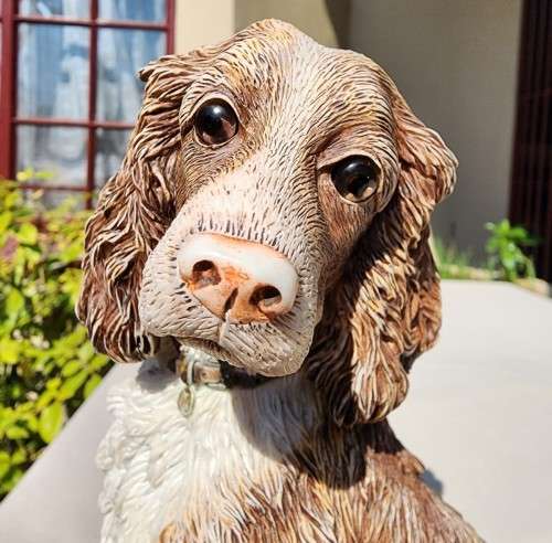 LOVELY COUNTRY ARTISTS ENGLAND SPRINGER SPANIEL RESIN FIGURINE