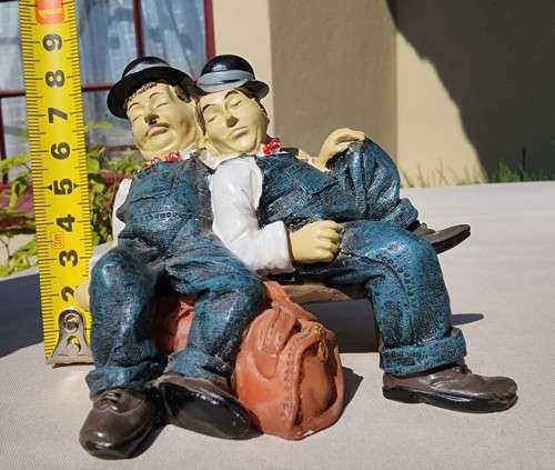 RARE LAUREL & HARDY SLEEPING ON BENCH FIFURINE