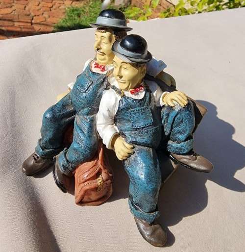 RARE LAUREL & HARDY SLEEPING ON BENCH FIFURINE