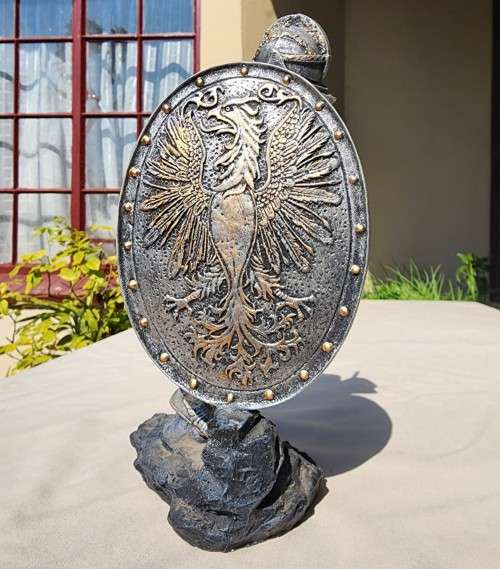 MEDIEVAL KNIGHT IN ARMOUR WITH GIANT PHOENIX COAT OF ARMS SHIELD FIGURINE 21CM HIGH