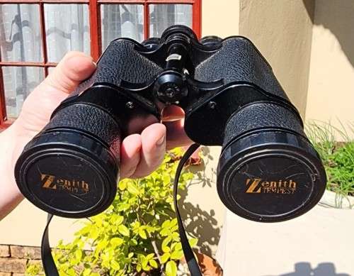 VINTAGE ZENITH TEMPEST PRISMATIC COATED 12x50 JAPANESE BINOCULARS NO 90814 IN ORIGINAL BEIGE LEATHER