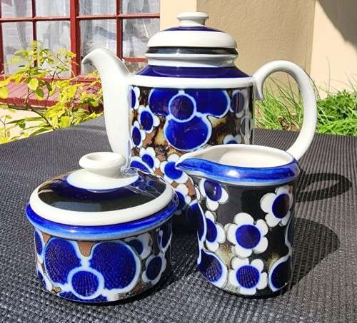 ARABIA (FINLAND) SAARA TEASET 1970S DESIGNED BY ANJA JAATINEN-WINQUIST