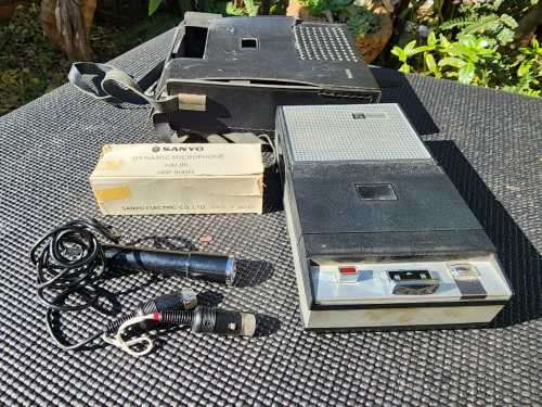 PHILIPS EL-3302 MONO COMPACT CASSETTE RECORDER FROM 1967 - ONE OF THE FIRST
