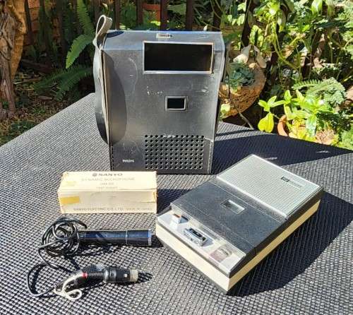 PHILIPS EL-3302 MONO COMPACT CASSETTE RECORDER FROM 1967 - ONE OF THE FIRST