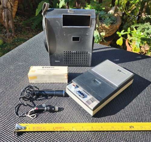 PHILIPS EL-3302 MONO COMPACT CASSETTE RECORDER FROM 1967 - ONE OF THE FIRST