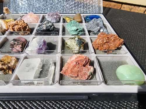 VALUABLE 22K GOLD LEAF IN A ROCK AND MINERAL COLLECTION (2ND OF 3) IN DISPLAY CABINET