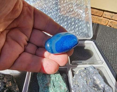 VALUABLE 22K GOLD LEAF IN A ROCK AND MINERAL COLLECTION (2ND OF 3) IN DISPLAY CABINET
