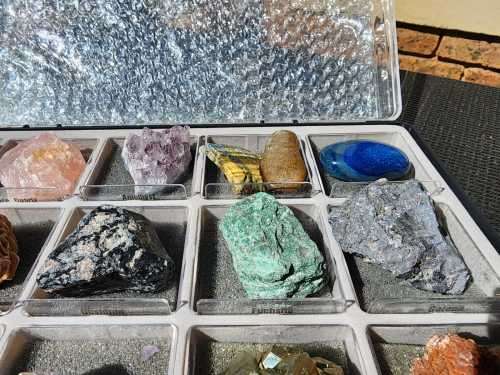 VALUABLE 22K GOLD LEAF IN A ROCK AND MINERAL COLLECTION (2ND OF 3) IN DISPLAY CABINET