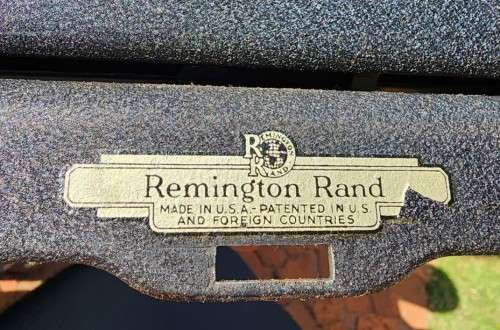 REMINGTON 1948 DELUXE PORTABLE MODEL 5 TYPEWRITER MADE IN THE USA (SERIAL B1650133) IN EXCELLENT WOR