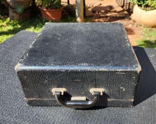 REMINGTON 1948 DELUXE PORTABLE MODEL 5 TYPEWRITER MADE IN THE USA (SERIAL B1650133) IN EXCELLENT WOR