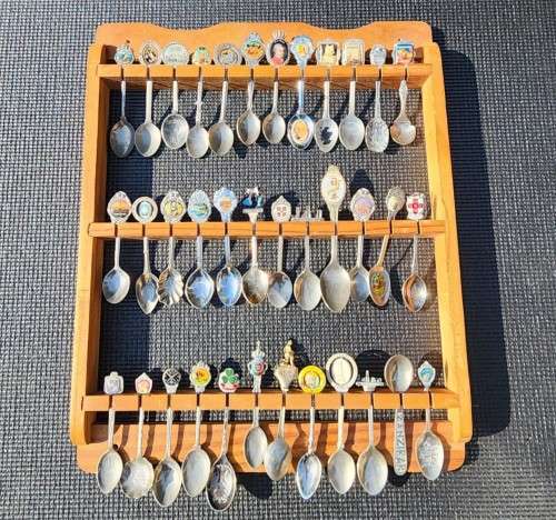 WONDERFUL INTERNATIONAL 36 SOUVENIR SPOON COLLECTION WITH WOODEN DISPLAY RACK