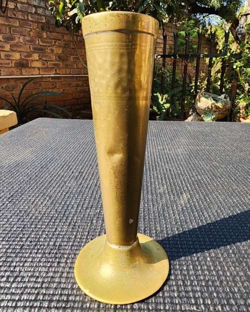 HAND HAMMERED BRITISH MAKE BRASS BUD VASES 15CM HIGH