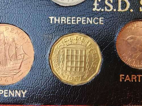 VINTAGE 1967 GREAT BRITAIN FAREWELL TO THE POUND SHILLING AND PENNY SYSTEM