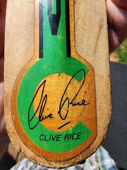 1994/1995 SA CRICKET TEAM SIGNED MINI BATS HANSIE, ANDREW, GARY, DARRYLL, FANIE ETC