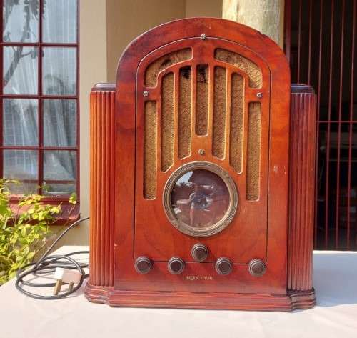 GORGEOUS CIRCA 1934 RCA VICTOR MODEL 128 TUBE RADIO TURNS ON!