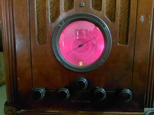 GORGEOUS CIRCA 1934 RCA VICTOR MODEL 128 TUBE RADIO TURNS ON!