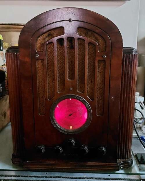 GORGEOUS CIRCA 1934 RCA VICTOR MODEL 128 TUBE RADIO TURNS ON!