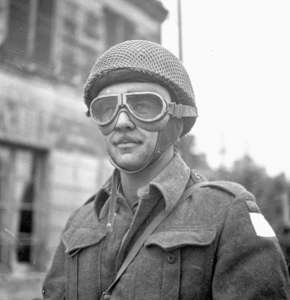 ORIGINAL OILY WW2 TEARDROP SHAPED BRITISH ARMY DISPATCH / TANK DRIVER GOGGLES