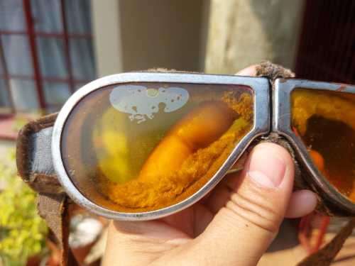 ORIGINAL OILY WW2 TEARDROP SHAPED BRITISH ARMY DISPATCH / TANK DRIVER GOGGLES