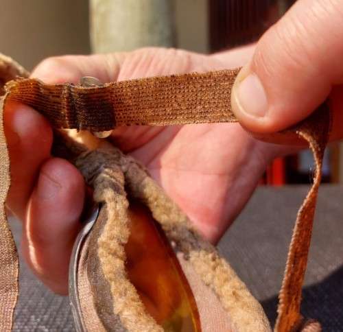 ORIGINAL OILY WW2 TEARDROP SHAPED BRITISH ARMY DISPATCH / TANK DRIVER GOGGLES