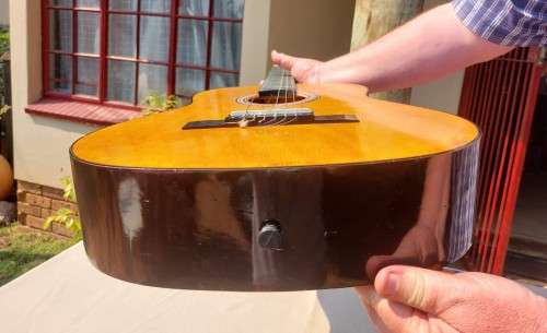 VINTAGE 1980S HOHNER B-T-2 N CLASSICAL/ACOUSTIC GUITAR IN GOOD CONDITION BUT NEEDS 2 NEW STRINGS