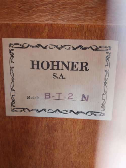 VINTAGE 1980S HOHNER B-T-2 N CLASSICAL/ACOUSTIC GUITAR IN GOOD CONDITION BUT NEEDS 2 NEW STRINGS
