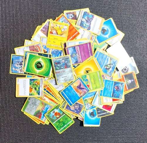 LARGE GROUP OF 200 PLUS POKEMON CARDS