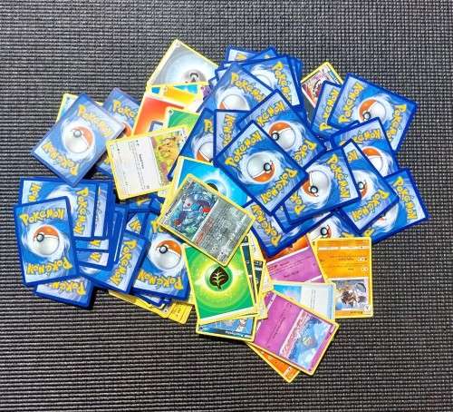 LARGE GROUP OF 200 PLUS POKEMON CARDS