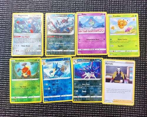 LARGE GROUP OF 200 PLUS POKEMON CARDS