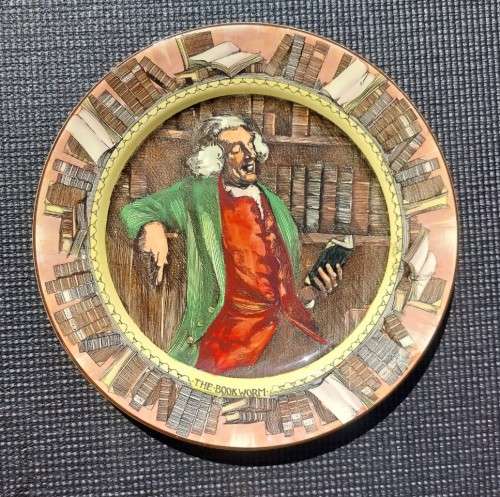 EXCEPTIONALLY RARE ROYAL DOULTON 1938 THE BOOKWORM YELLOW BORDER D5905WALL PLATE PROFESSIONAL SERIES
