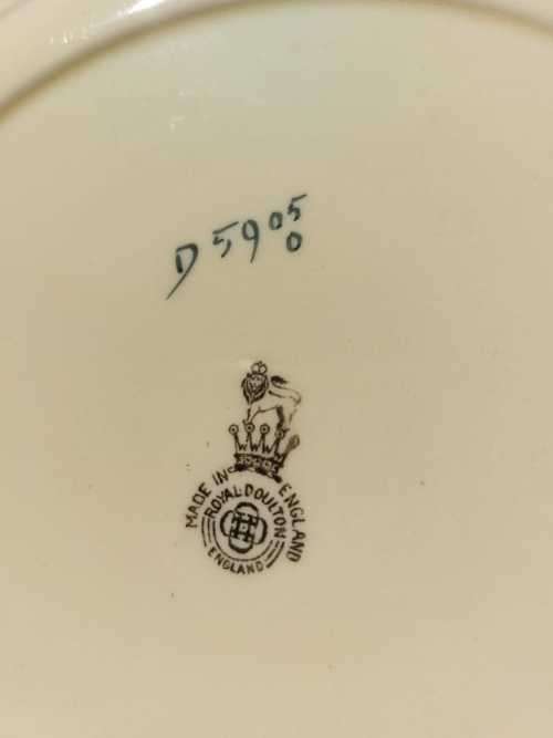 EXCEPTIONALLY RARE ROYAL DOULTON 1938 THE BOOKWORM YELLOW BORDER D5905WALL PLATE PROFESSIONAL SERIES