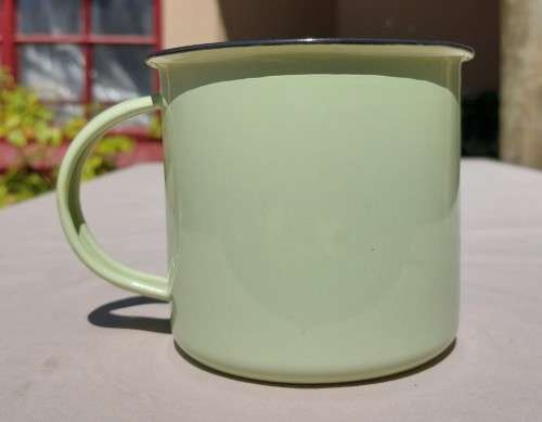 BATCH OF 4 GREEN WITH BLACK TRIMS ENAMEL ROLLED RIM SOUP BOWLS AND LARGE COFFEE MUG