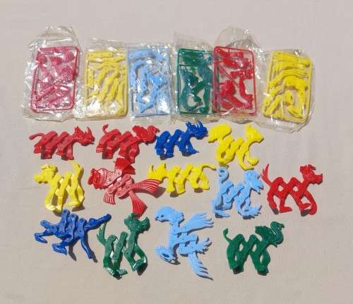 STRETCH ANIMALS RARE 1960S R&L CEREAL PLASTIC TOYS  6 PACKETS STILL SEALED AND UNOPENED JIG TOYS
