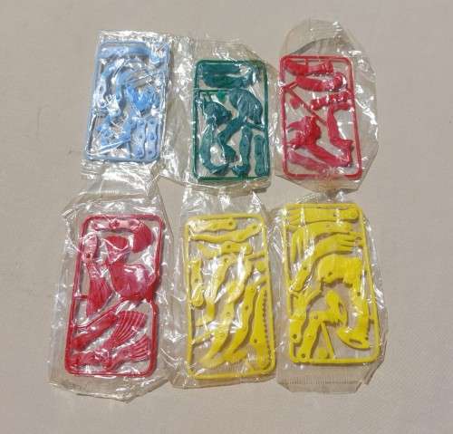 STRETCH ANIMALS RARE 1960S R&L CEREAL PLASTIC TOYS  6 PACKETS STILL SEALED AND UNOPENED JIG TOYS