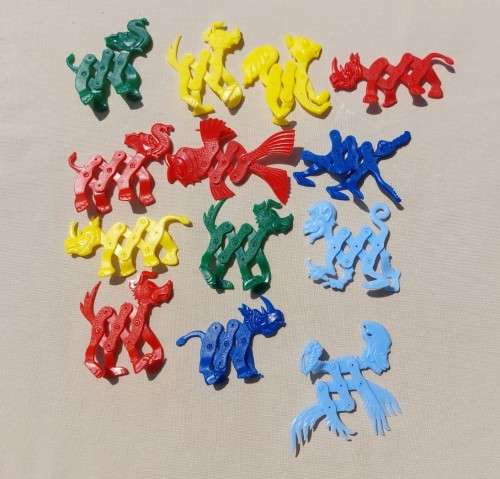 STRETCH ANIMALS RARE 1960S R&L CEREAL PLASTIC TOYS  6 PACKETS STILL SEALED AND UNOPENED JIG TOYS