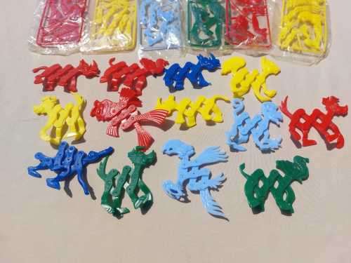 STRETCH ANIMALS RARE 1960S R&L CEREAL PLASTIC TOYS  6 PACKETS STILL SEALED AND UNOPENED JIG TOYS