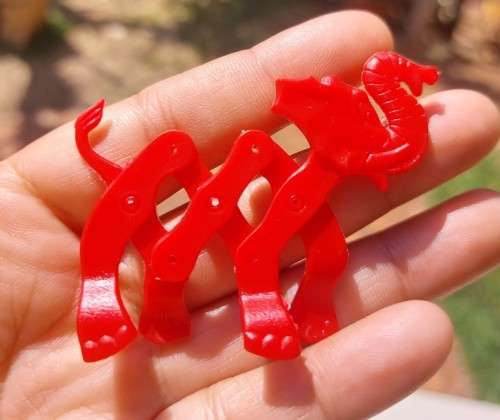 STRETCH ANIMALS RARE 1960S R&L CEREAL PLASTIC TOYS  6 PACKETS STILL SEALED AND UNOPENED JIG TOYS