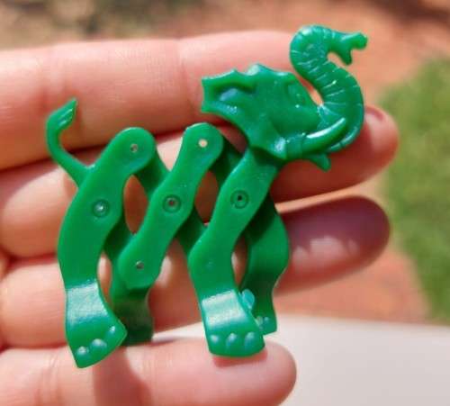 STRETCH ANIMALS RARE 1960S R&L CEREAL PLASTIC TOYS  6 PACKETS STILL SEALED AND UNOPENED JIG TOYS