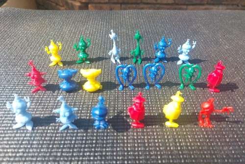 FUNNIE FRINGES 19 RARE 1960S R&L CEREAL PLASTIC TOYS  MEET SWINGE, SPINGE, SNIFFINGE AND NUTTINGE A