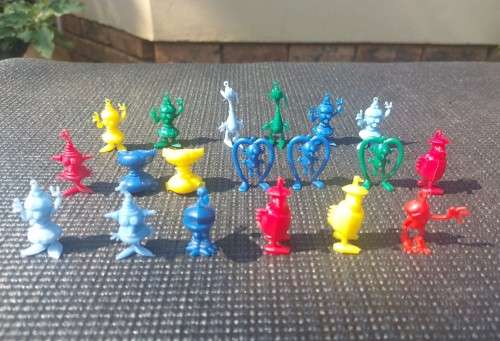FUNNIE FRINGES 19 RARE 1960S R&L CEREAL PLASTIC TOYS  MEET SWINGE, SPINGE, SNIFFINGE AND NUTTINGE A