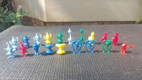 FUNNIE FRINGES 19 RARE 1960S R&L CEREAL PLASTIC TOYS  MEET SWINGE, SPINGE, SNIFFINGE AND NUTTINGE A