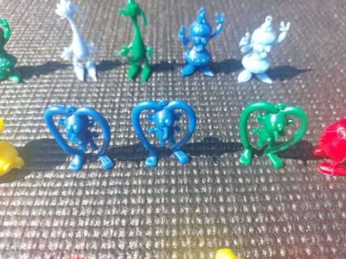 FUNNIE FRINGES 19 RARE 1960S R&L CEREAL PLASTIC TOYS  MEET SWINGE, SPINGE, SNIFFINGE AND NUTTINGE A