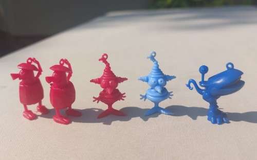 FUNNIE FRINGES 19 RARE 1960S R&L CEREAL PLASTIC TOYS  MEET SWINGE, SPINGE, SNIFFINGE AND NUTTINGE A