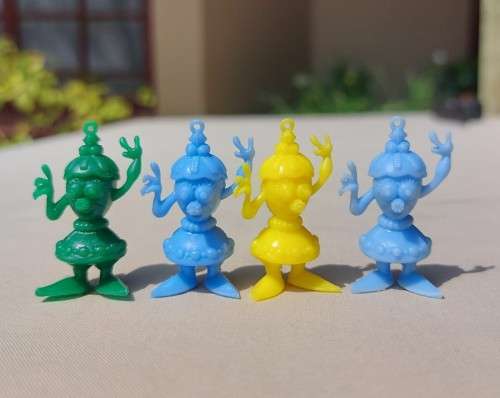 FUNNIE FRINGES 19 RARE 1960S R&L CEREAL PLASTIC TOYS  MEET SWINGE, SPINGE, SNIFFINGE AND NUTTINGE A