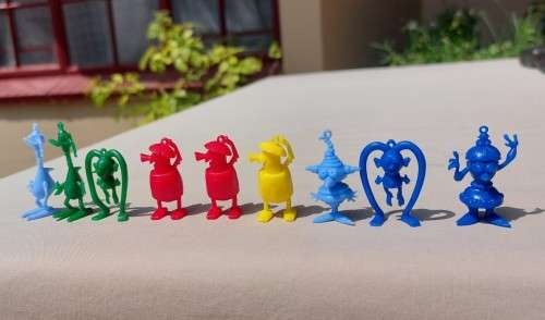 FUNNIE FRINGES 19 RARE 1960S R&L CEREAL PLASTIC TOYS  MEET SWINGE, SPINGE, SNIFFINGE AND NUTTINGE A