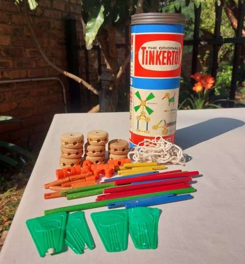 VINTAGE 1960S TINKERTOY  NO 106 AND NO 116 BUILDING SETS